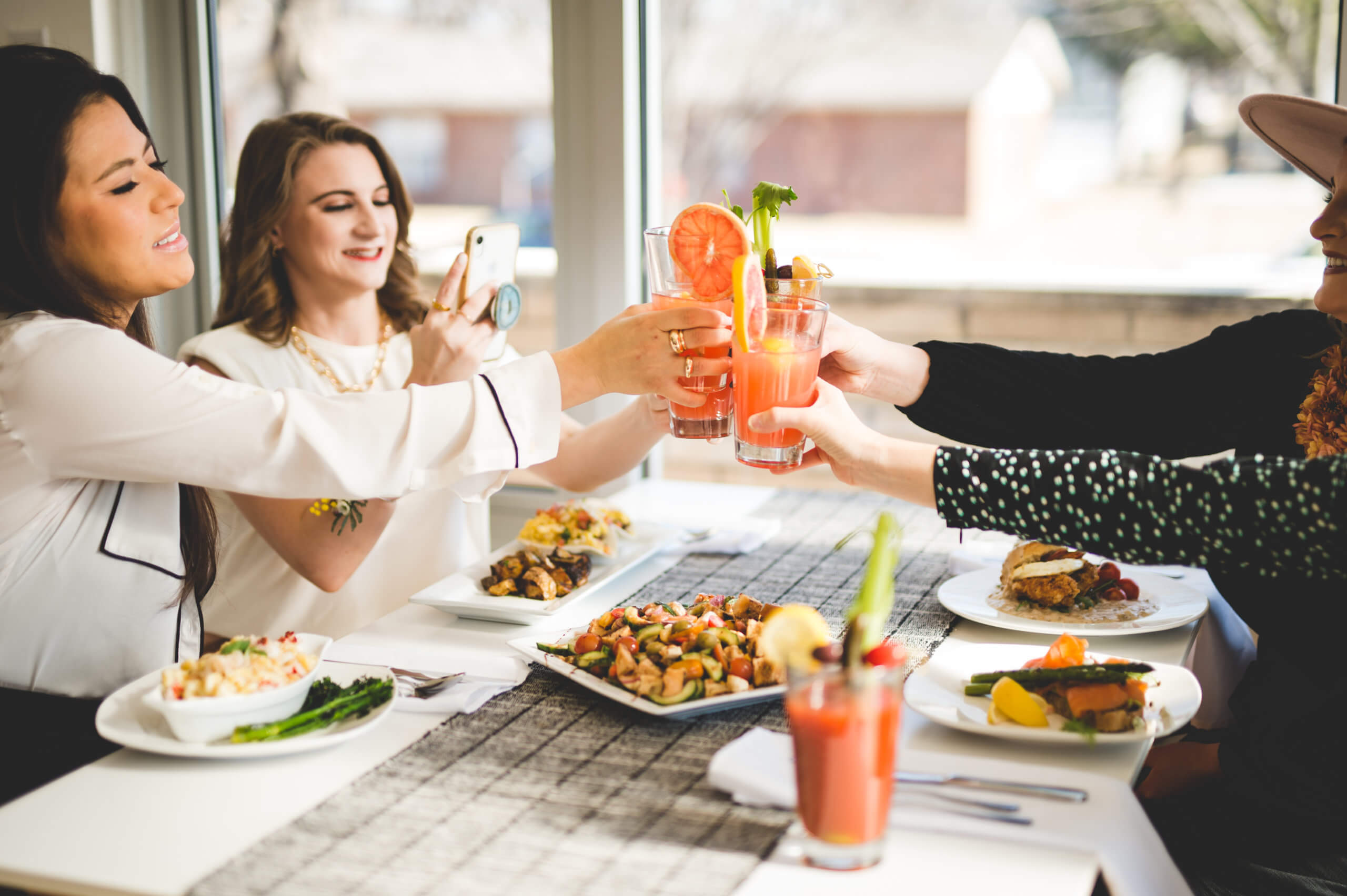Influencers Who Brunch styled shoot with Mary Kate Whitmire and Karen Alejandre